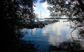 Ruhige Wohnung mit Terrasse nur 5 Minuten zur Müritz